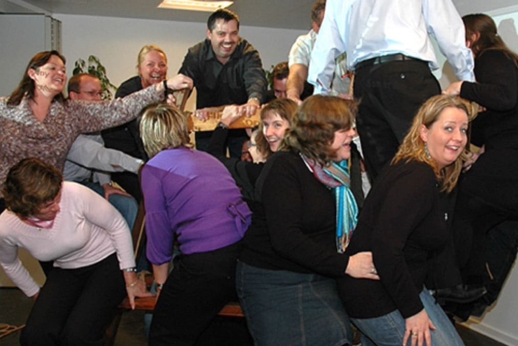 mennesker der har det sjovt til teambuilding